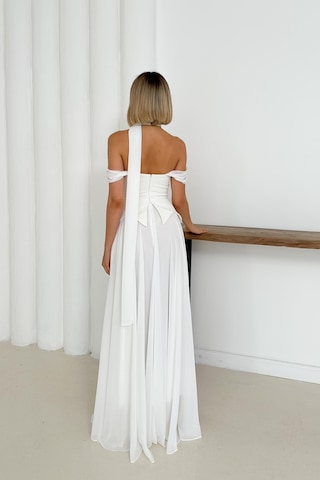 Düşük Omuz Eteği Şifon Uzun Beyaz Abiye Beyaz