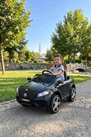 Maestro Gt 4x2 12v Akülü Uzaktan Kumandalı Emniyet Kemerli 2x Arka Süspansiyonlu Çocuk Akülü Araba Siyah