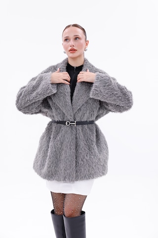 Kemer Detaylı-astarlı-düğmeli Kadın Kaban Gri