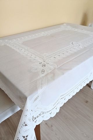 Dantel Motifli Muşamba Masa Örtüsü 140 X 180 Cm -beyaz Renk-halka