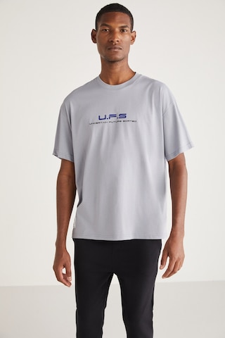 Grımelange Crıspın Erkek Bisiklet Yaka %100 Pamuk Baskı Detaylı Açık Gri T-shirt