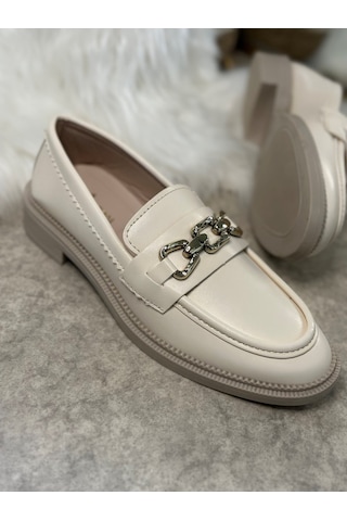 Günlük Kadın Loafer Makosen Klasik Alçak Topuklu Desenli Taban Zincirli Oval Burunlu Ayakkabı 150 Bej