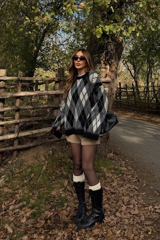 Siyah Baklavalı Kazak - 7183 Siyah