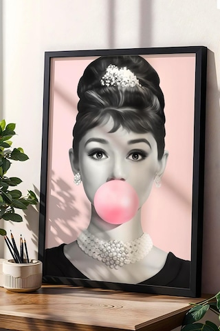 Audrey Hepburn Pembe Sakız Balonu Çerçeveli Tablo - Pop Art Poster Tablo