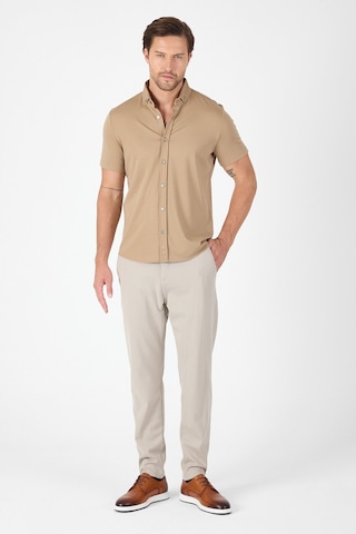 İmza Koyu Bej Kısa Kol Düğmeli Yaka Cepsiz Performans Ürün Slim Fit Gömlek 1004250256 Koyu Bej