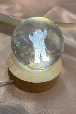 3d Led Işık Cam Küre Tek Renk Günışığı Ahşap Astronot 7 Cm
