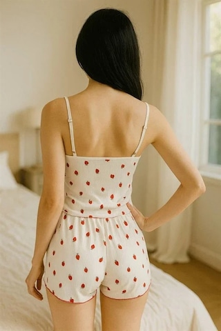 E-bulurum Kadın Beyaz Üstüne Çilek Desenli Askılı Şortlu Pijama Takımı