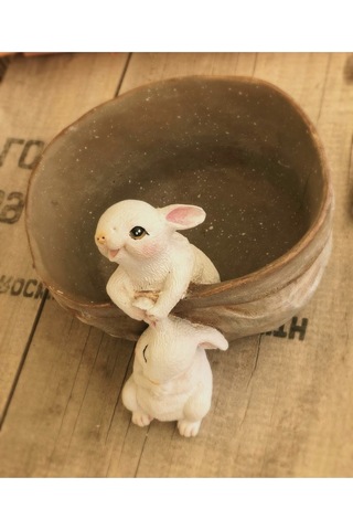 Florada Sepetten Sarkan Sevimli Tavşanlar Dekoratif Saksı