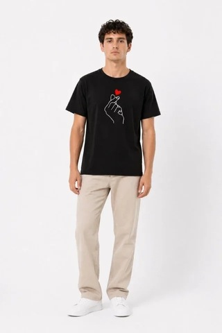 Defymoda Erkek Kore Parmak Kalp Aşk Temalı Minimal Baskılı Tişört Yazlık Kısa Kol T-shirt - Siyah