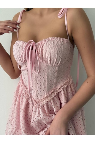 Fashion Cocktail İnce Bağcıklı Askılı Büstiyer Detaylı Göğüs Kısmı Büzgülü Delikli Brode Party Parti Elbise Pembe