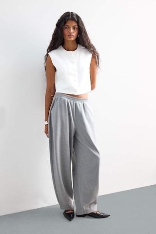 Defacto Cropped Fıt Bisiklet Yaka Krep Yelek F8112AX25AU