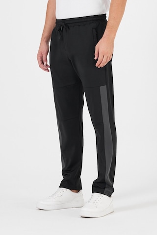 Erkek Siyah Standart Fit Normal Kesim Düz Paça Cepli Rahat Jogger Eşofman Altı Siyah