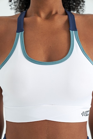 Tommy Life Beyaz Sırt Detaylı Askılı Dar Kalıp Kadın Büstiyer - 97254 Beyaz