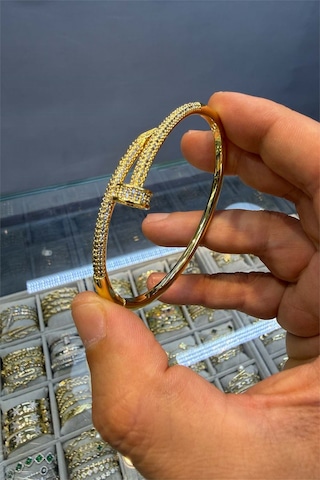 Çivi Taşlı Gold Kelepçe Altın