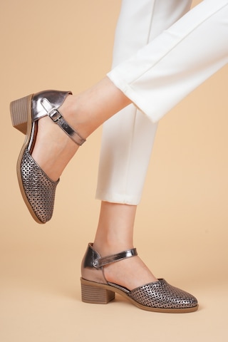 Analin Shoes Kadın Hakiki Deri Burnu Kapalı Delikli Sandalet Platin
