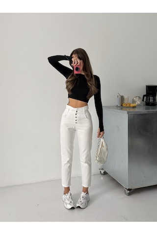 Kadın Beyaz Patlet Düğmeli Kemer Büzgülü Mom Jeans Beyaz