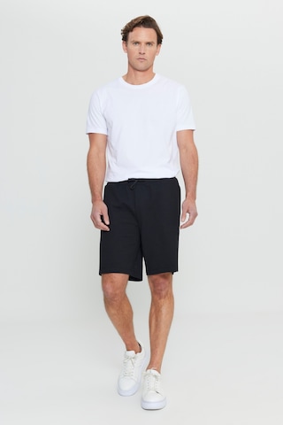 AC&Co / Altınyıldız Classics Erkek Sıyah Pamuklu Standart Fit Normal Kesim Beli Bağlamalı Yan Cepli Örme Şort Siyah