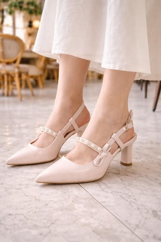 Modaonn Kadın Sivri Burun İnci Detaylı Slingback İnce Topuk Rugan Ayakkabı Bej