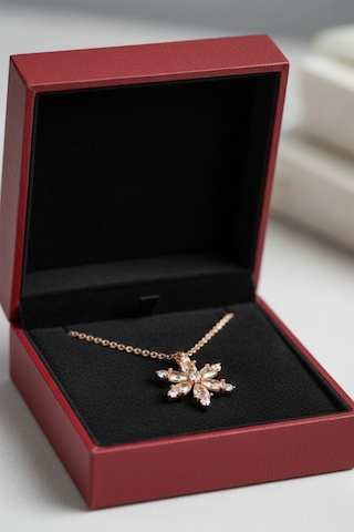 Çekirdekjewelry 925 Ayar Gümüş Şampanya Taşlı Kamelya Çiçeği Kolye Rose