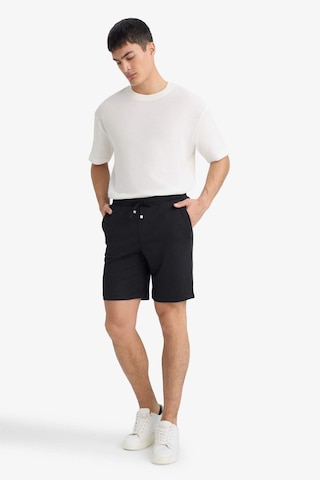 DeFacto Regular Fit Her Yöne Esneyen Krinkıl Bermuda Şort - E0980AX25SMBK81