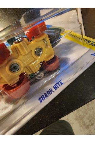 Hot Wheels 1/64 Shark Bite Th Treasure Hunt
