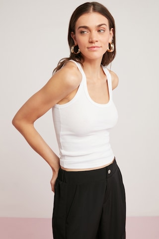 Ethıquet Lıllesol Kadın Fitilli Görünümlü Slim Fit Vücuda Oturan Havuz Yakalı Pamuklu Basic Beyaz At
