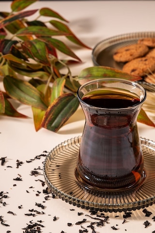 Mest Irem 18 Parça 6 Kişilik Füme Pasta Tabaklı Çay Bardağı Seti 132 Cc - Modern Ve Zarif Siyah