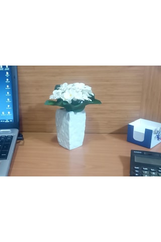 Vazoda Beyaz Yapay Çiçek Dekoratif Çiçekli Su Yeşili Vazo Dahil 7 x 7 x 17 CM