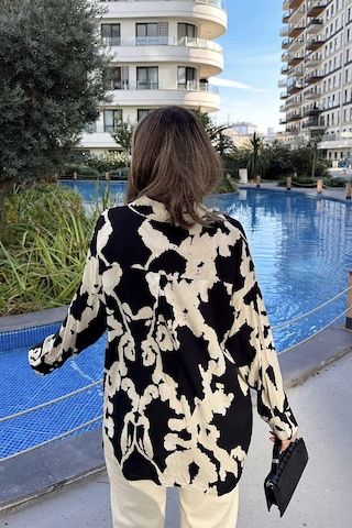 WeShaya Kadın Siyah Uzun Kol, Arkası Pliseli, Salaş Dökümlü, Viskon Gömlek Siyah