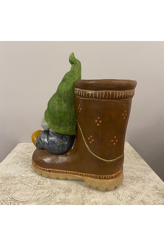 Çizmede Oturan Gnome Cüce Saksı