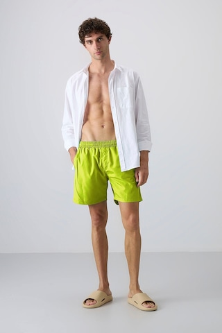Tommylife Neon Sarı Hızlı Kuruyan Standart Fit Erkek Deniz Şortu - 81237