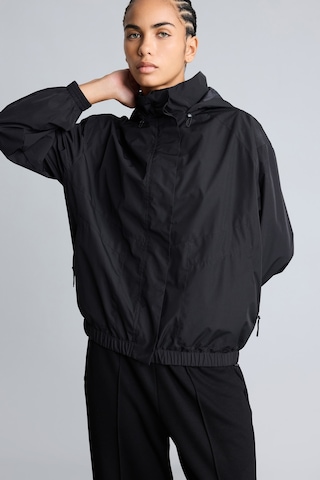 Defacto Rüzgar Geçirmez Regular Fit Reglan Kollu Kapüşonlu Yağmurluk C4949ax26aubk81 Siyah-bk81