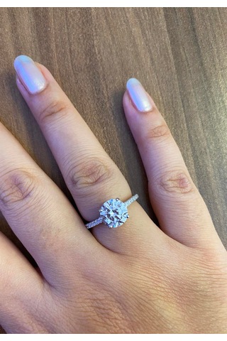 Kadın Yanları Sıralı Taş Detay Tektaş Yüzük