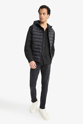 Defacto Slim Fit Dar Kesim Kapüşonlu Fermuarlı Yelek N4652az25aubk27 Siyah