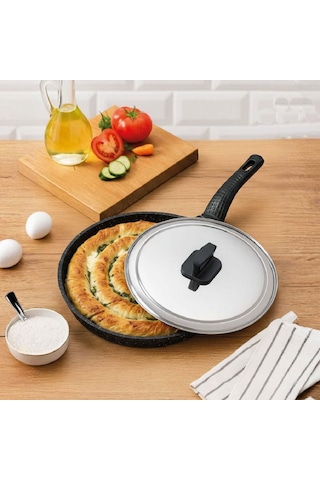 Döküm Granit Kapaklı Börek Ve Balık Tavası 34 Cm Siyah