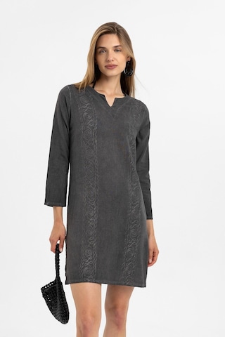 Gri İşlemeli Uzun Kollu Astarsız Pamuklu Kısa Elbise-gri