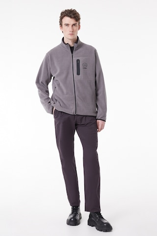 Wrangler All Terrain Gear -x- Regular Fit Normal Kesim Soğuk Geçirmez Fermurlı All Terrain Gear Erkek Gri Polar Sweatshirt Ceket W222579035