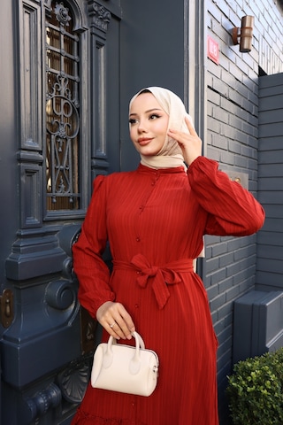 Kadın Kiremit Boydan Düğmeli Eteği Piliseli Kuşaklı Lara Keten Uzun Tesettür Elbise Kremit Kiremit