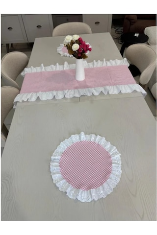 3 Parça Fisto Fırfırlı Set 2 Adet Yuvarlak Amerikan Servisi Supla + 1 Adet Fırfırlı Runner Pembe