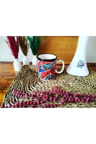 El Yapımı Seramik Kupa Organik Boya Lale Figürü Kırmızı