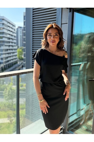 Ahes Shopping Kadın Kısa Kollu Tek Omuz Askı Ve Aksesuar Detay Beli Lastikli Krep Elbise Siyah