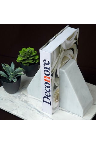 Tria Kitap Tutacağı