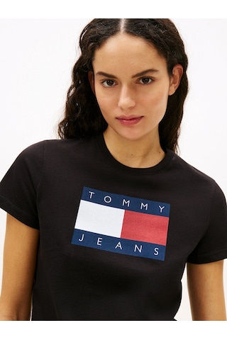 Tommy Hilfiger Tjw Normal Kesim Tj Bayraklı Kısa Kollu Kadın Siyah T-shirt Dw0dw22562bds Siyah