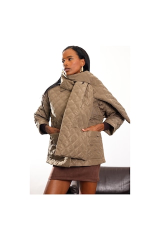 Kahverengi Atkı Detaylı Kapitone Mont 0762 Kahverengi