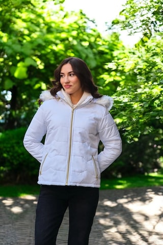Barbora Kışlık Kürklü Kapüşonlu Şişme Kadın Mont Beyaz