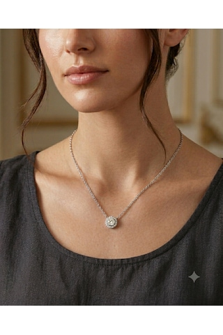 Kadın Moissanite Tek Taş Ve Etrafı Sıralı Taş Detay Gümüş Kolye