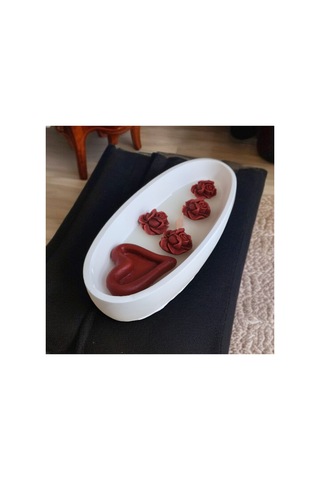 Oval Seramikte Kalp Ve Gül Figürlü Romantik Mum El Yapımı Dekoratif Beyaz