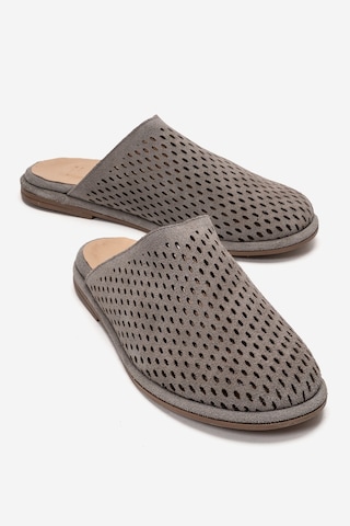Luvishoes Melara Gri Süet Hakiki Deri Delikli Önü Kapalı Kadın Terlik