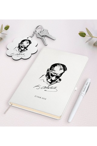 Kişiye Özel Atatürk Temalı Beyaz Defter Kalem ve Anahtarlık N11.2010 Beyaz