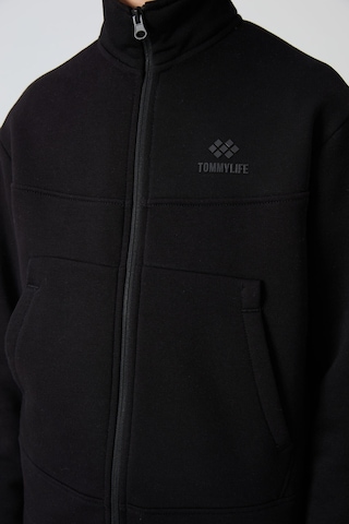 Tommy Life Siyah Pamuklu Kalın İçi Tüylü Yumuşak Dokulu Standart Fit Nakışlı Erkek Çocuk Sweatshirt - 11245 Siyah